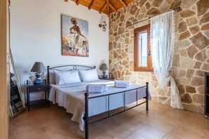 3 habitaciones, escritorio, tabla de planchar con plancha y wifi