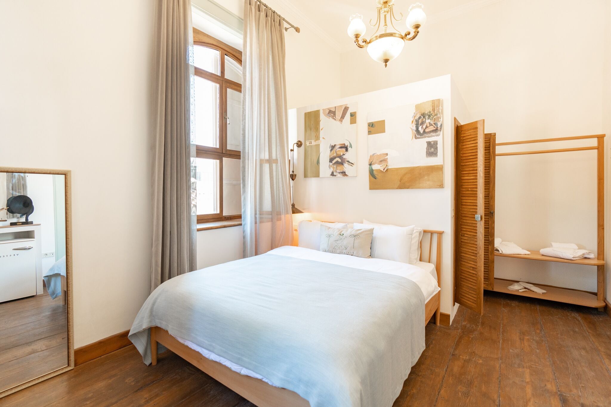 suite | individually decorated, free wifi, bed sheets