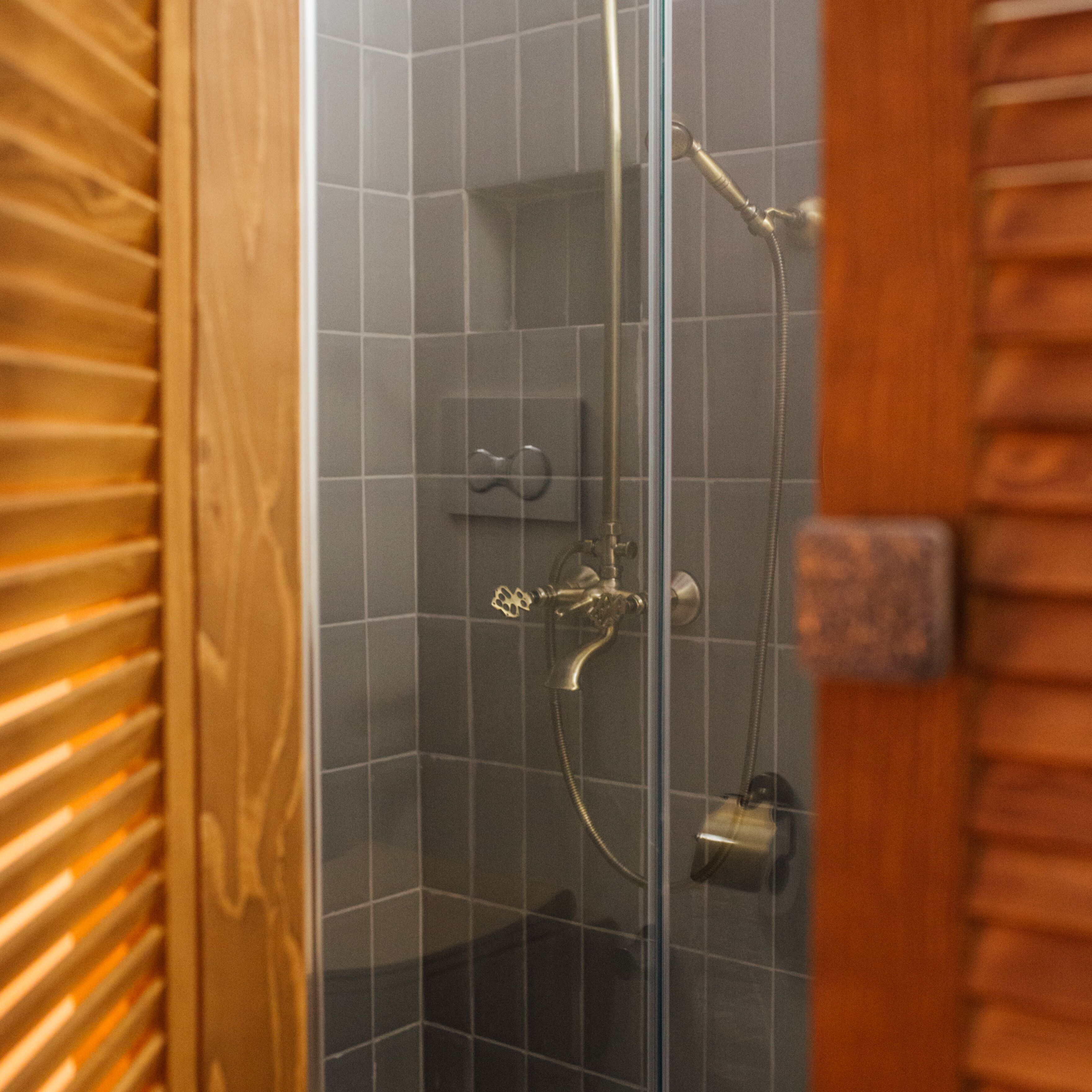 suite | bathroom | shower, free toiletries, hair dryer, slippers