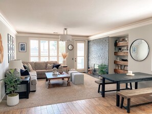 Smart TV, chimenea, videojuegos y reproductor de DVD 