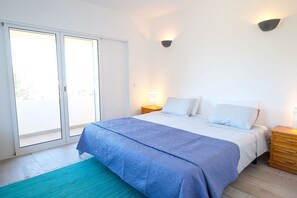 3 Schlafzimmer, Schreibtisch, Bügeleisen/Bügelbrett, WLAN