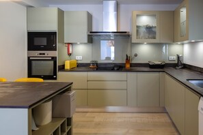 Refrigerador, microondas, horno y lavavajillas 