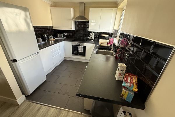 Cottage | Private kitchen | Fridge, microwave, dishwasher, electric kettle