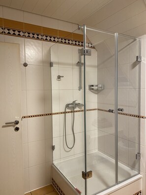 Badewanne, Haartrockner, Seife
