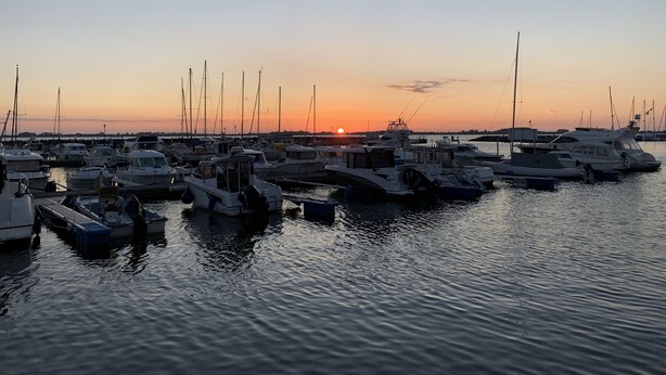A marina with multiple boats docked at sunset. - Beautiful vacation home on Rügen (Wiek)