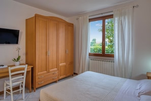 Basic Double Room | In-room safe, desk, free WiFi, bed sheets