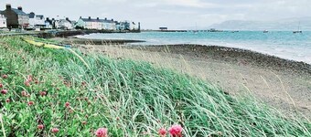 Lligwy House - Charming 3-bed House in Holyhead