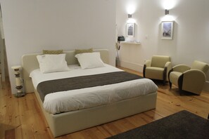 1 bedroom, iron/ironing board, travel crib, free WiFi - 1 Bedroom Apartment in Porto (Porto)