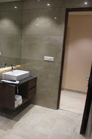 Bathroom - Mastiff Hotel Dalhousie (Dalhousie)