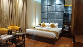 Superior Double Room | Minibar, in-room safe, iron/ironing board, rollaway beds