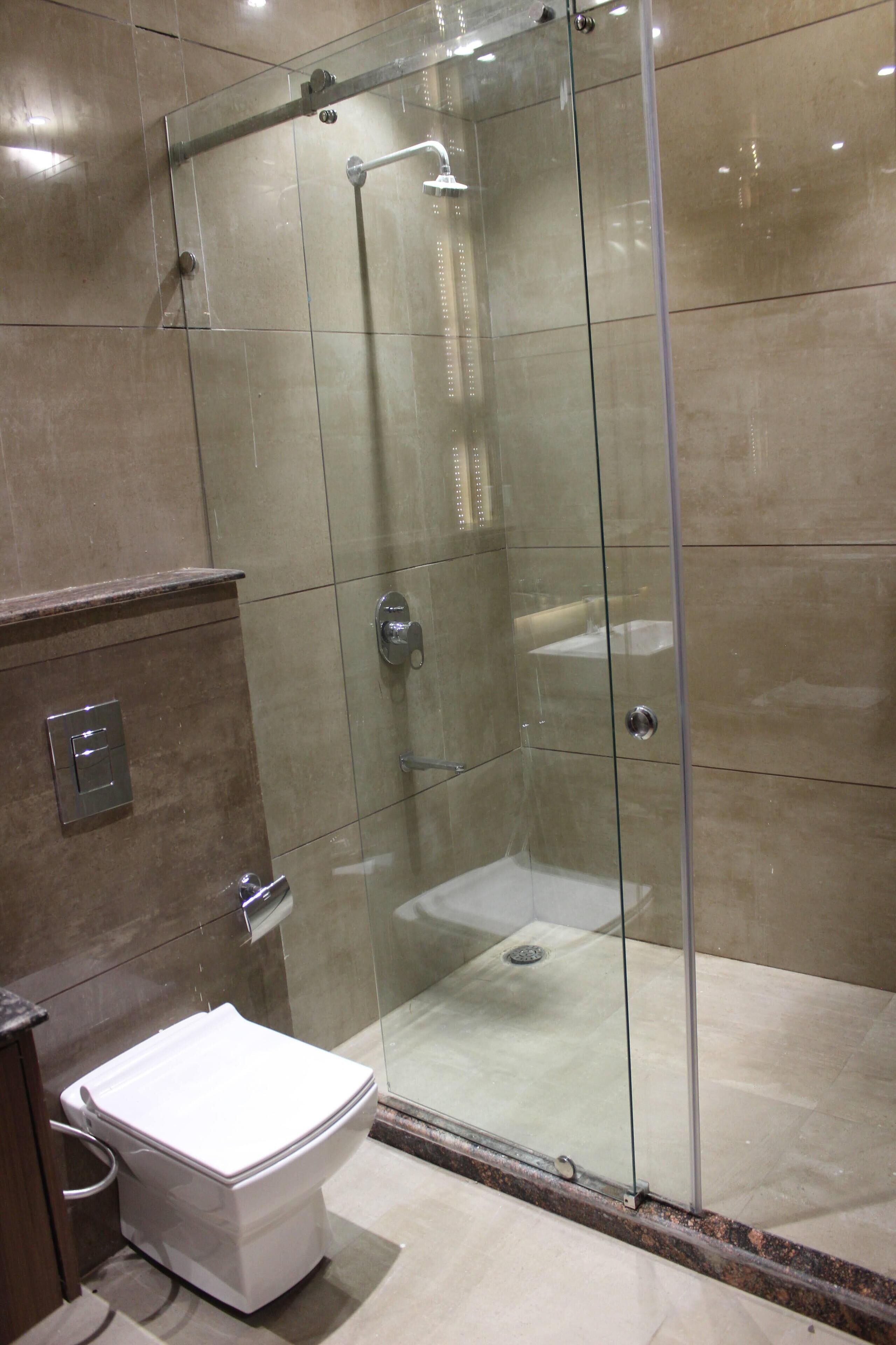 Superior Double Room | Bathroom | Shower, free toiletries, hair dryer, slippers