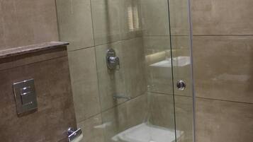 Superior Double Room | Bathroom | Shower, free toiletries, hair dryer, slippers