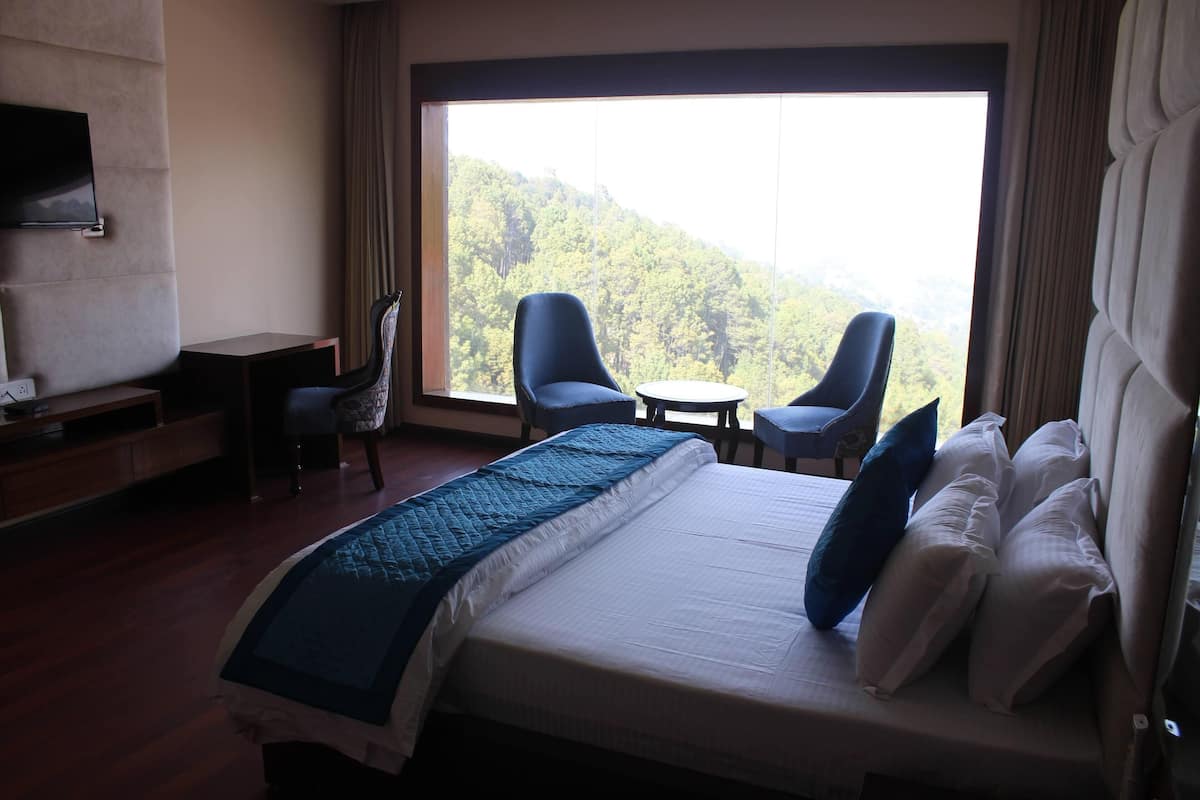 Minibar, in-room safe, iron/ironing board, rollaway beds