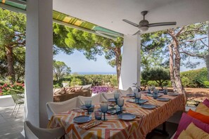 Outdoor dining - Villa Oasis Lagonisi with garden and Large Pool (lagonissi)
