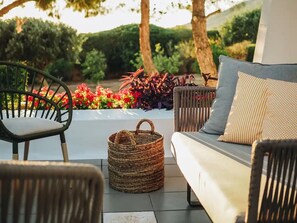 Terrace/patio - Villa Oasis Lagonisi with garden and Large Pool (lagonissi)
