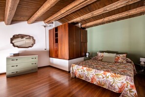 1 quarto, Wi-Fi de cortesia, roupa de cama