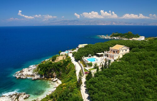 4 bedroom beach front Luxury Villa