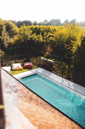 独立别墅 | 浴室 | 淋浴/盆浴组合、深泡浴缸、吹风机、毛巾