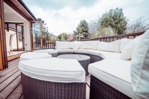 独立别墅 | 起居区 | 30-英寸电视（配备数码频道）