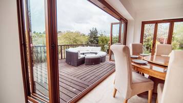 Rumah | 6 kamar tidur, setrika/meja setrika, Wi-Fi gratis, dan seprai linen