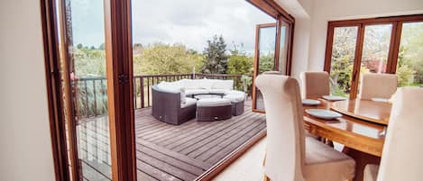 House | 6 bedrooms, iron/ironing board, free WiFi, bed sheets