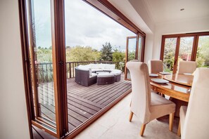 Casa | 6 quartos, ferros/tábuas de passar roupa, Wi-Fi de cortesia