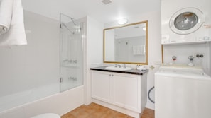 Combined shower/bathtub