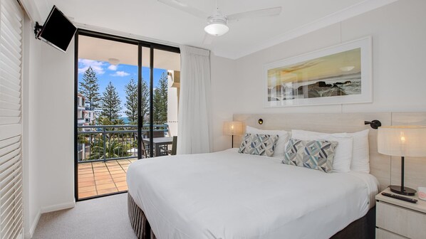 1 bedroom, iron/ironing board, free WiFi, bed sheets - Calypso Plaza Resort Unit 429 Beachfront Resort Style complex in the heart of Coolangatta (Coolangatta)