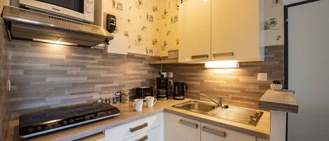 Fridge, microwave, coffee/tea maker, electric kettle