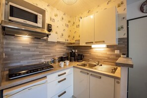 Fridge, microwave, coffee/tea maker, electric kettle - Becs Beach 500m away - Apartment for 4 (Saint-Hilaire-de-Riez)