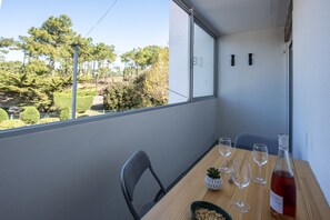 Dining - Becs Beach 500m away - Apartment for 4 (Saint-Hilaire-de-Riez)