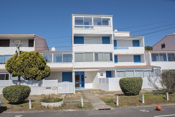 Exterior - Becs Beach 500m away - Apartment for 4 (Saint-Hilaire-de-Riez)