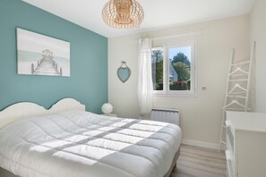 1 slaapkamer, een strijkplank/strijkijzer