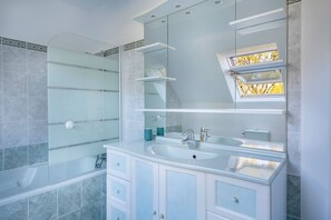Badewanne, Haartrockner