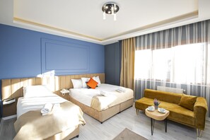 Minibar, coffres-forts dans les chambres, bureau, Wi-Fi gratuit