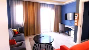 Comfort Suite, 1 Queen Bed, City View | Minibar, in-room safe, desk, free WiFi
