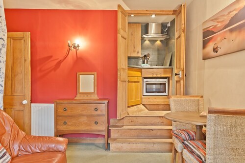 Lake District village apartment with private riverside hot tub