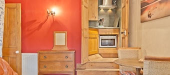 Lake District village apartment with private riverside hot tub