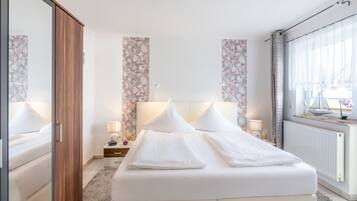 Condo de diseñador | Ropa de cama hipoalergénica, wifi gratis y ropa de cama