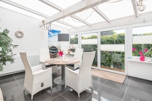 Elite huis | Dineren in de kamer