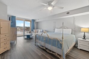 4 bedrooms, desk, iron/ironing board, free WiFi