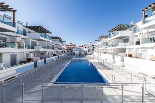 Apartment in condominium with pool 700m from the beach by AlgarveManta (7T3)