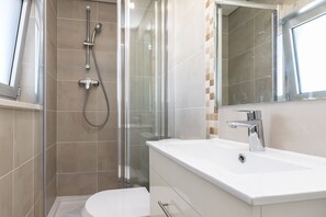 Douche, serviettes fournies