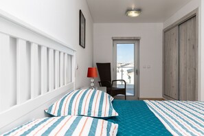 3 chambres, fer et planche à repasser, Wi-Fi gratuit, draps fournis
