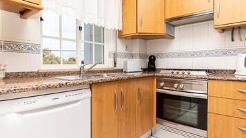 Frigorifero, microonde, forno, lavastoviglie