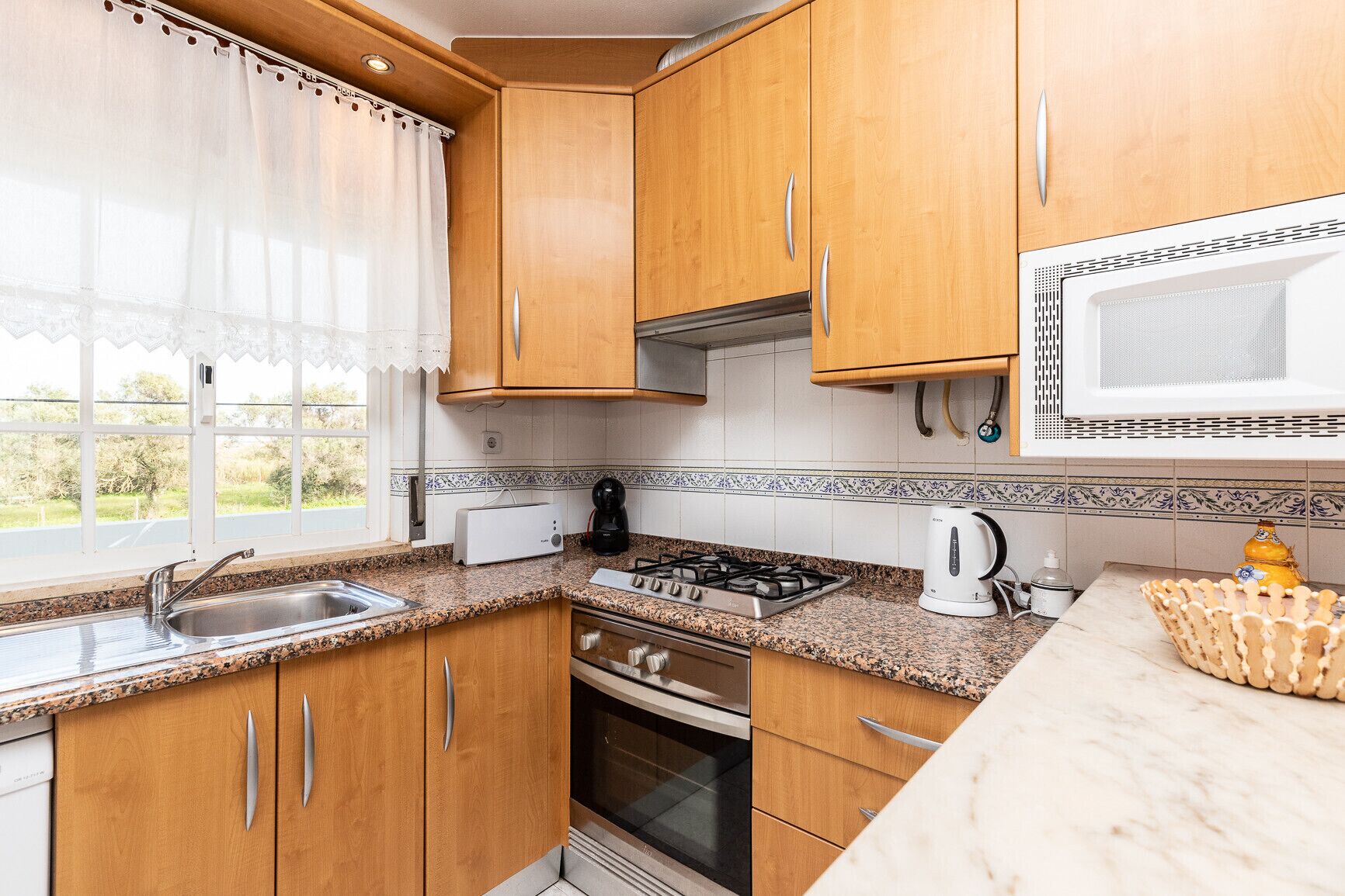 Réfrigérateur, micro-ondes, four, lave-vaisselle