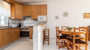 Frigorifero, microonde, forno, lavastoviglie