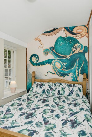 3 bedrooms, iron/ironing board, travel cot, free WiFi - Traditional Fisherman's Cottage with 3 bedrooms (Mousehole)