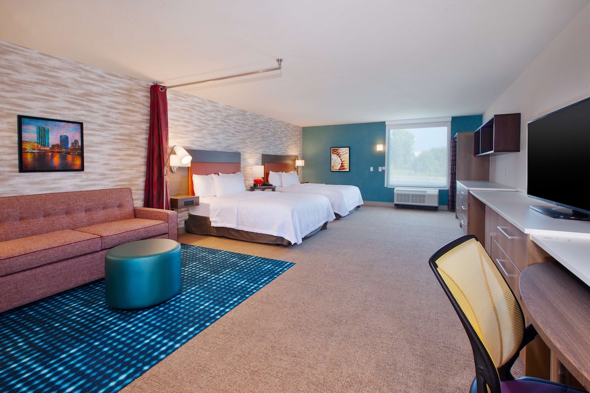 Studio, 2 Queen Beds, Accessible, Bathtub (Mobility & Hearing) | 1 bedroom, bed sheets
