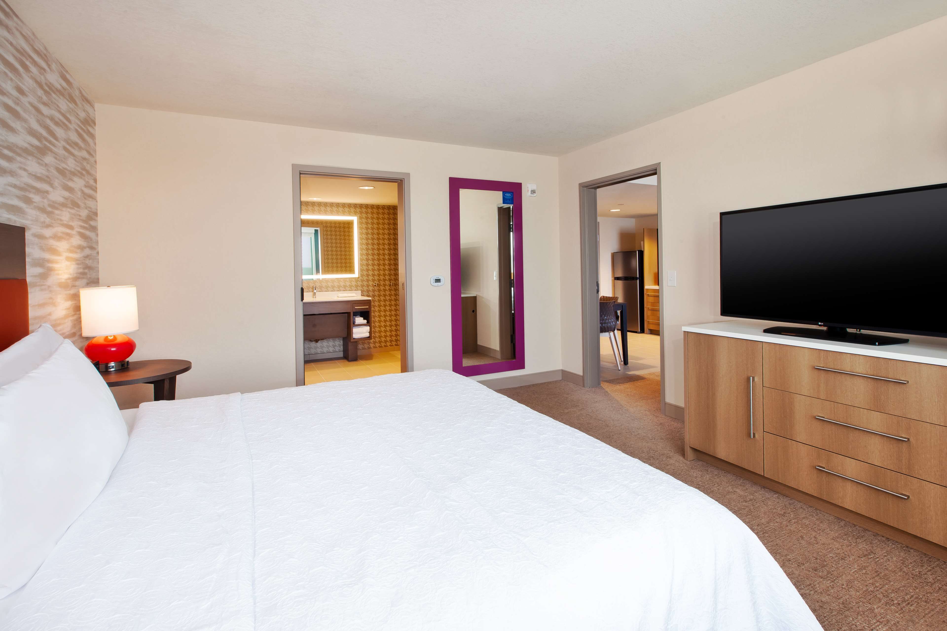 suite, 1 king bed, accessible (roll-in shower) | bed sheets